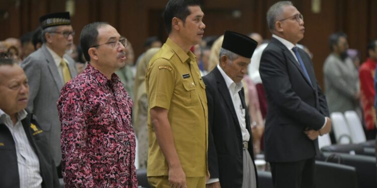 Plt Sekda Aceh M Nasir SIP MPA menghadiri Pengukuhan Guru Besar Profesor pada Sidang terbuka akademik Universitas Syiah Kuala Darussalam Selasa 22042025