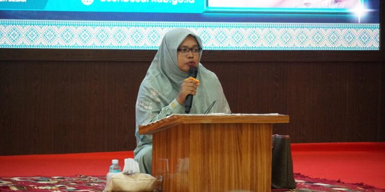 Ummi Fitriani Benti Hanafiah Pimpinan Balai Pengajian Bustanul HidayahMajelis Talim Gampong Weuraya Kecamatan Lhoknga memimpin kajian rutin halaqah TP PKK Kabupaten Aceh Besar di Meuligoe Bupati Aceh Besar Kota Jantho Selasa 2242025 FOTO MC ACEH BESAR