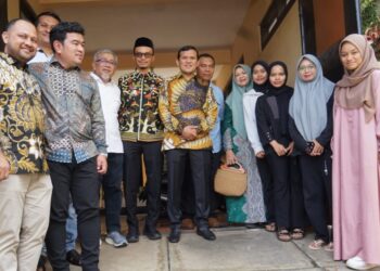 Wakil Gubernur Aceh, Fadlullah saat mengunjungi asrama mahasiswa Aceh di Malang, antara lain; Asrama Pocut Baren, Asrama Cut Meutia dan Asrama Chik Ditiro, Senin 21 April 2025. (Foto: Humas BPPA)