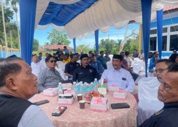 Wakil Bupati Aceh Besar Drs Syukri A Jalil, menghadiri acara silaturrahmi yang digelar di Kantor PWI Aceh Besar, Kota Jantho, Jumat (25/4/2025). FOTO/ MC ACEH BESAR