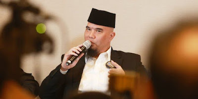 imagebank20250413104938303ahmaddhanimintamaafusaisebutmalingbagipenyanyiyangbawakanjpeg KETIKKABARcom Ahmad Dhani Minta Maaf Sebut Penyanyi Indonesia Maling karena Tanpa Izin Nyanyikan Lagu