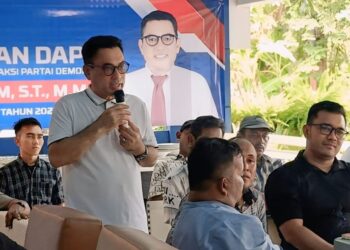 Anggoa DPR RI dari Fraksi Partai Demokrat, H.T. Ibrahim, ST, M.M., saat memberikan sambutan pada kegiatan kunjungan ke Daerah Pemilihan di Aceh Besar, Sabtu (24/5/2025). FOTO/Zikr/KetikKabar.com