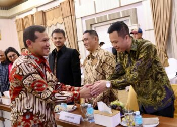 Wakil Gubernur Aceh Fadhlullah, menerima kunjungan sejumlah investor dari Hangzhou Chamber of Commerce Indonesia, di Aula Rumah Dinas Wakil Gubernur Aceh, Kamis (1/5/2025)
