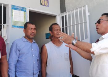 Anggota Komisi I DPRK Banda Aceh, Zulkasmi saat mendampingi HT Ibrahim menyapa warga binaan di Lapas, Sabtu (3/5/2025). FOTO/Dok. Ist.