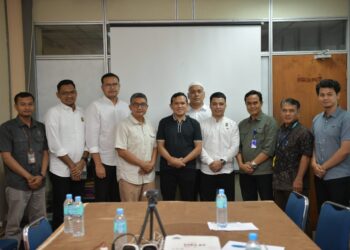 Wakil Gubernur Aceh, H. Fadhlullah, melakukan kunjungan kerja ke kantor PT. Patriot Nusantara Aceh (Patna), Badan Usaha Pembangun dan Pengelola Kawasan (BUPP) Kawasan Ekonomi Khusus (KEK) Arun Lhokseumawe, Kamis (8/5/2025).