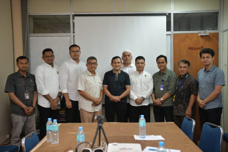 Wakil Gubernur Aceh H Fadhlullah melakukan kunjungan kerja ke kantor PT Patriot Nusantara Aceh Patna Badan Usaha Pembangun dan Pengelola Kawasan BUPP Kawasan Ekonomi Khusus KEK Arun Lhokseumawe Kamis 852025 KETIKKABARcom Wakil Gubernur Aceh H Fadhlullah melakukan kunjungan kerja ke kantor PT Patriot Nusantara Aceh Patna Badan Usaha Pembangun dan Pengelola Kawasan BUPP Kawasan Ekonomi Khusus KEK Arun Lhokseumawe Kamis 852025