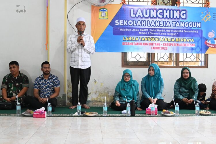 Kepala DP2KBPP dan PA Kabupaten Aceh Besar Drs Fadhlan menyampaikan sambutannya pada acara launching Sekolah Lansia di Gampong Blang Kecamatan Blang Bintang Aceh Besar Kamis 15052025 FOTO MC ACEH BESAR KETIKKABARcom Kepala DP2KBPP dan PA Kabupaten Aceh Besar Drs Fadhlan menyampaikan sambutannya pada acara launching Sekolah Lansia di Gampong Blang Kecamatan Blang Bintang Aceh Besar Kamis 15052025 FOTO MC ACEH BESAR