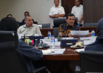 Wakil Gubernur Aceh, Fadhlullah, SE, di dampingi ka. SKPA terkait melakukan pertemuan dengan wamen PU RI, Diana Kusumastuti membahas terkait pembangunan Insfrastruktur jalan & pengelolaan sampah terpadu di Aceh, di gedung Utama lantai 3, kementrian PU, jakarta, 19 mei 2025