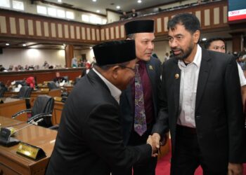 Gubernur Aceh Muzakir Manaf menghadiri Pengambilan sumpah dan Pelantikan Anggota DPR Aceh Periode 20242029 pada rapat paripurna istimewa digedung utama DPRA Rabu 21052025 KETIKKABARcom Gubernur Aceh Muzakir Manaf menghadiri Pengambilan sumpah dan Pelantikan Anggota DPR Aceh Periode 2024 2029 pada rapat paripurna istimewa digedung utama DPRA Rabu 21052025