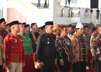 Wakil Bupati Aceh Besar Drs. Syukri A Jalil menghadiri peluncuran dan dialog percepatan musyawarah desa khusus (Musdesus) dan Pembentukan Koperasi Desa/Koperasi Merah Putih, di Balee Meuseraya Aceh Banda Aceh, Kamis (22/05/2025). FOTO/MC ACEH BESAR