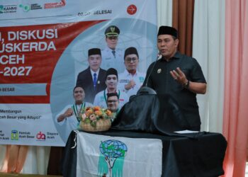 Bupati Aceh Besar, Muharram Idris memberi sambutan pada seremoni Pelantikan, Diskusi Publik, dan Muskerda PD KAMMI Aceh Besar periode 2025–2027 di Gedung Dekranasda Aceh Besar, Kecamatan Ingin Jaya, pada Jumat (23/5/2025). FOTO/MC ACEH BESAR