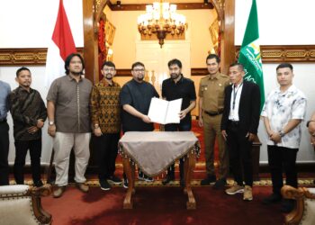 Gubernur Aceh Muzakir manaf bersama Setda Aceh secara resmi menandatangani nota kesepahaman (MoU) dengan PT Flora Agung Grup dalam acara yang digelar di Meuligoe Gubernur Aceh, Selasa, 27 Mei 2025.