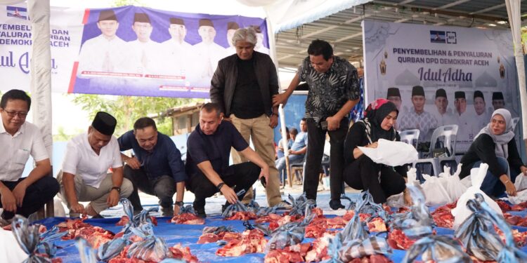 Demokrat Aceh Sembelih 7 Hewan Kurban dan Santuni Anak Yatim
