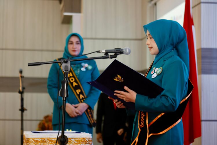 Ketua Tim Penggerak PKK Aceh Marlina Muzakir melantik Nuri Zulkifli sebagai Ketua TP PKK Kota Sabang Ketua Dekranasda Forikan Bunda PAUD dan Ketua Pembina Posyandu Kota Sabang masa jabatan 202520230 di Aula Kantor Wali Kota Sabang Sabtu 1462025 KETIKKABARcom Ketua Tim Penggerak PKK Aceh Marlina Muzakir melantik Nuri Zulkifli sebagai Ketua TP PKK Kota Sabang Ketua Dekranasda Forikan Bunda PAUD dan Ketua Pembina Posyandu Kota Sabang masa jabatan 2025 20230 di Aula Kantor Wali Kota Sabang Sabtu 1462025