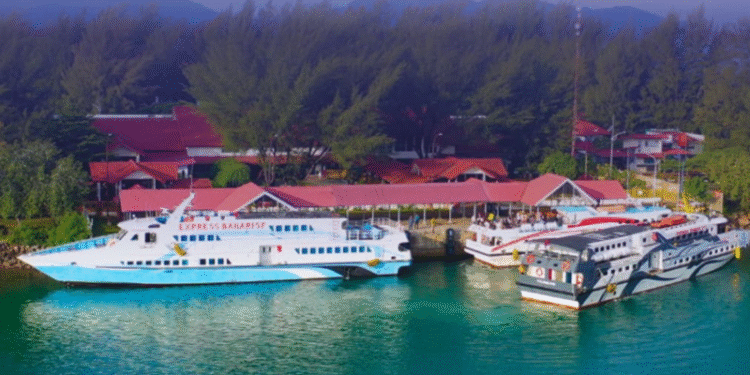 Kapal Cepat HSC yang melayani penyeberangan dari Pelabuhan Ulee Lheue Banda Aceh Balohan Sabang FOTOInstagramKSOP Malahayati