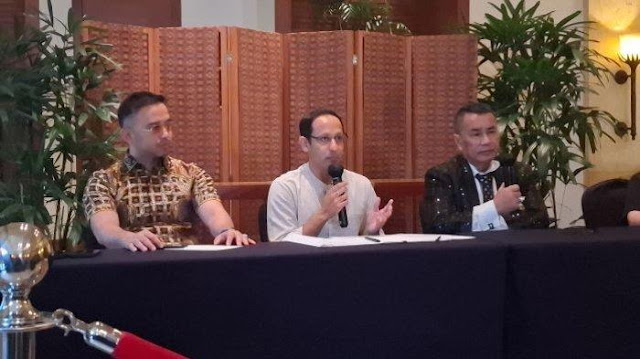 NadiemMakarimhadirbersamaHotmanParissoallaptopjpg KETIKKABARcom Daftar Menteri Era Jokowi yang Terseret Kasus Korupsi Bagaimana Nasib Nadiem Makarim