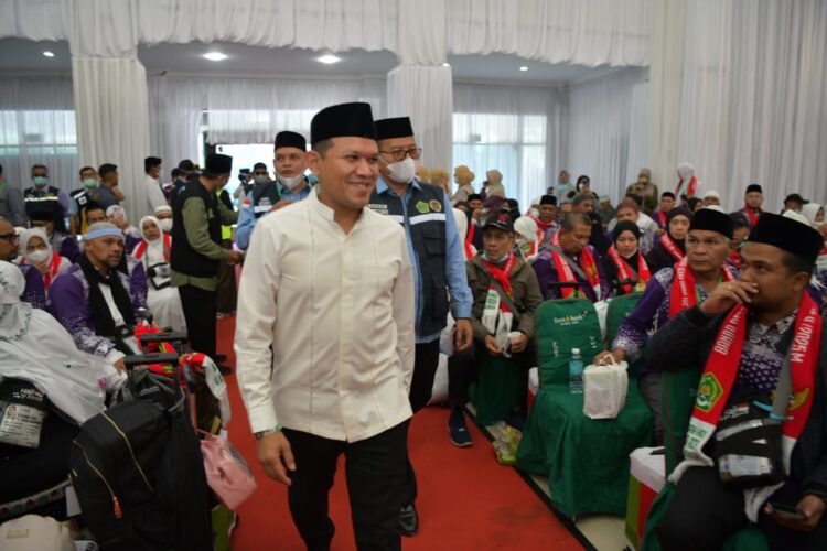 Wakil Gubernur Aceh Fadhlullah SE menyambut Jamaah Haji Aceh Kloter Pertama Kota Banda Aceh di Asrama Haji Embarkasi Sabtu28062025