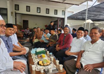 Wakil Gubernur Aceh, H. Fadhlullah, SE, yang juga Alumni Jeumala Amal takziah ke rumah duka pada Sabtu (28/6/2025)