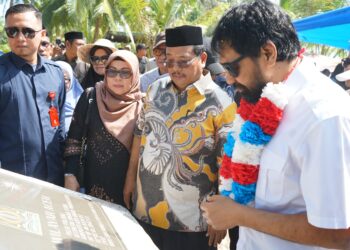 Gubernur Aceh, Muzakir Manaf bersama rombongan mengunjungi dan menghadiri jamuan syukuran kembalinya empat pulau ke teritorial prov Aceh, di Aceh Singkil. 28/6/2025