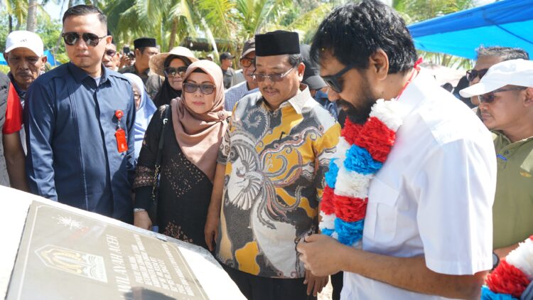 Gubernur Aceh Muzakir Manaf bersama rombongan mengunjungi dan menghadiri jamuan syukuran kembalinya empat pulau ke teritorial prov Aceh di Aceh Singkil 2862025 KETIKKABARcom Gubernur Aceh Muzakir Manaf bersama rombongan mengunjungi dan menghadiri jamuan syukuran kembalinya empat pulau ke teritorial prov Aceh di Aceh Singkil 2862025