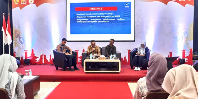 Seminar bertajuk Penguatan Gerakan Relawan Kebajikan Pancasila kepada Kelompok Masyarakat Tahun 2025 di Aula Hotel Diana Banda Aceh Minggu 1562025 FOTOfor ketikkabarcom