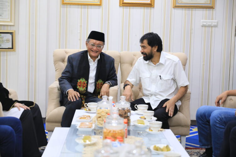 Gubernur Aceh Muzakir Manaf bertemu dengan Menteri Pekerjaan Umum Dody Hanggodo di Pendopo Wali Kota Banda Aceh Rabu 2562025 Pukul 1050 Sd 11 40 WIB