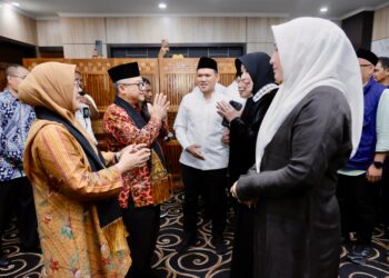 Wakil Gubernur Aceh, Fadhlullah SE menjemput kedatangan Menteri Pendidikan Dasar dan Menengah RI di Bandara VIP Sultan Iskandar Muda Blang Bintang Aceh Besar, 27/6/2025