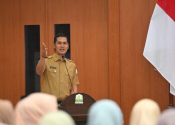 Plt. Sekda Aceh, M. Nasir, S.IP, MPA membuka kegiatan sosialisasi waspada aktivitas keuangan ilegal yang digelar OJK Aceh, di Gedung Serbaguna Kantor Gubernur Aceh, Selasa, (8/7/2025).