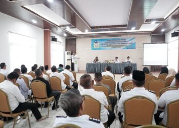 Peserta rapat koordinasi Tim Koordinasi Penanggulangan Kemiskinan (TKPK) Daerah Kabupaten Aceh Besar di aula Bappeda Aceh Besar, Kota Jantho, Rabu (09/07/2025). FOTO/MC ACEH BESAR