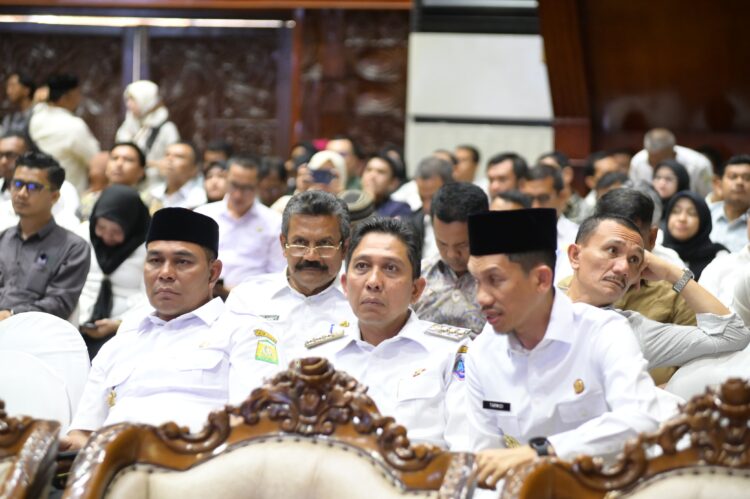 Bupati Aceh Besar H Muharram Idris Syech Muharram menghadiri Musrenbang RPJMA tahun 20252029 di Anjong Mon Mata Banda Aceh Rabu 972025 FOTO MC ACEH BESAR KETIKKABARcom Bupati Aceh Besar H Muharram Idris Syech Muharram menghadiri Musrenbang RPJMA tahun 2025 2029 di Anjong Mon Mata Banda Aceh Rabu 972025 FOTO MC ACEH BESAR