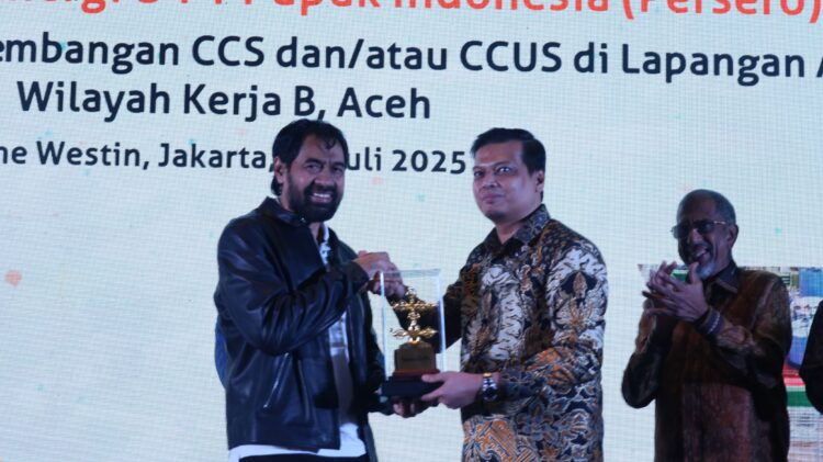 Gubernur Aceh Muzakir Manaf menyaksikan Penandatanganan Nota Kesepahaman MoU antara PT Pema Global Energi dan PT Pupuk Indonesia Persero mengenai Potensi Pengembangan CCS danatau CCUS di Lapangan Arun Wilayah Kerja B Aceh di The Westin Jakarta Kamis 10 Juli 2025 KETIKKABARcom Gubernur Aceh Muzakir Manaf menyaksikan Penandatanganan Nota Kesepahaman MoU antara PT Pema Global Energi dan PT Pupuk Indonesia Persero mengenai Potensi Pengembangan CCS danatau CCUS di Lapangan Arun Wilayah Kerja B Aceh di The Westin Jakarta Kamis 10 Juli 2025