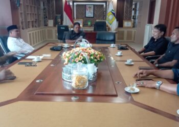 Silaturrahmi Petani Jagung Glee Madat Bung Simek Bustaman Juned (Dan Bus) dengan Bupati Aceh Besar didampingi Kepala Dinas Pertanian Aceh Besar di ruang kerja Bupati Syech Muharram, Senin, (14/07/2025). FOTO/MC ACEH BESAR