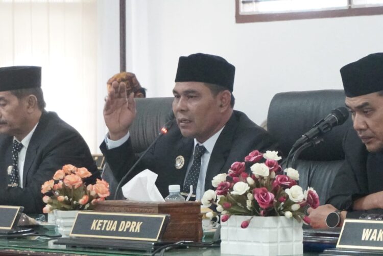 Bupati Aceh Besar H Muharram Idris dan Wakil Bupati Drs Syukri A Jalil hadir mengikuti Rapat Paripurna Ke 5 DPRK Aceh Besar di Kota Jantho Rabu 16072025 FOTOMC ACEH BESAR