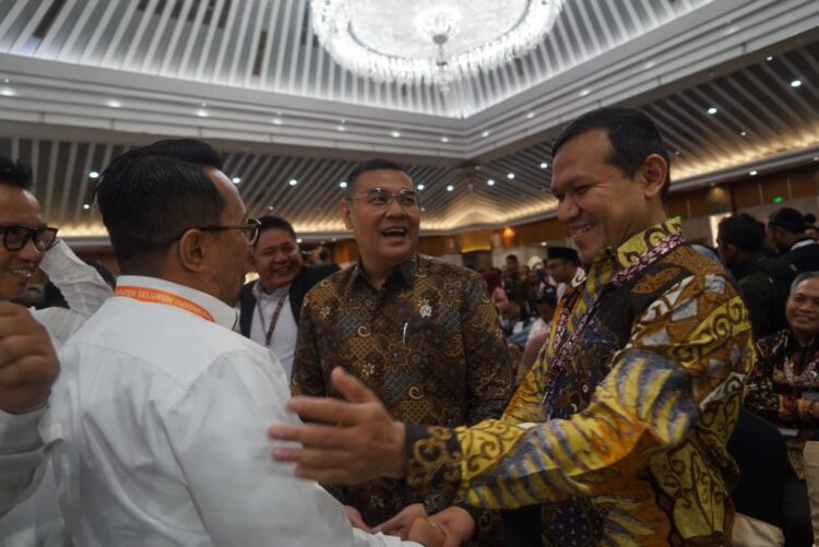 Wakil Gubernur Aceh saat menghadiri Pengukuhan Dewan Pengurus Asosiasi Pemerintah Kabupaten Seluruh Indonesia APKASI periode 20252030 yang berlangsung di Puri Agung Grand Sahid Hotel Jakarta Kamis 17 Juni 2025 Foto Humas BPPA KETIKKABARcom Wakil Gubernur Aceh saat menghadiri Pengukuhan Dewan Pengurus Asosiasi Pemerintah Kabupaten Seluruh Indonesia APKASI periode 2025 2030 yang berlangsung di Puri Agung Grand Sahid Hotel Jakarta Kamis 17 Juni 2025 Foto Humas BPPA