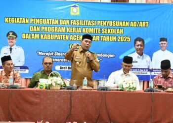 Bupati Aceh Besar H Syech Muharram Idris memberi sambutan dan sekaligus membuka Kegiatan Panguatan dan Fasilitasi Penyusunan ADART dan Program Kerja Komite Sekolah Kabupaten Aceh Besat Tahun 2025 di Gedung Dekranasda Gampong Gani Kexamatan Ingin Jaya Aceh Besar Senin 21072025 FOTOMC ACEH BESAR KETIKKABARcom Bupati Aceh Besar H Syech Muharram Idris memberi sambutan dan sekaligus membuka Kegiatan Panguatan dan Fasilitasi Penyusunan ADART dan Program Kerja Komite Sekolah Kabupaten Aceh Besat Tahun 2025 di Gedung Dekranasda Gampong Gani Kexamatan Ingin Jaya Aceh Besar Senin 21072025 FOTOMC ACEH BESAR