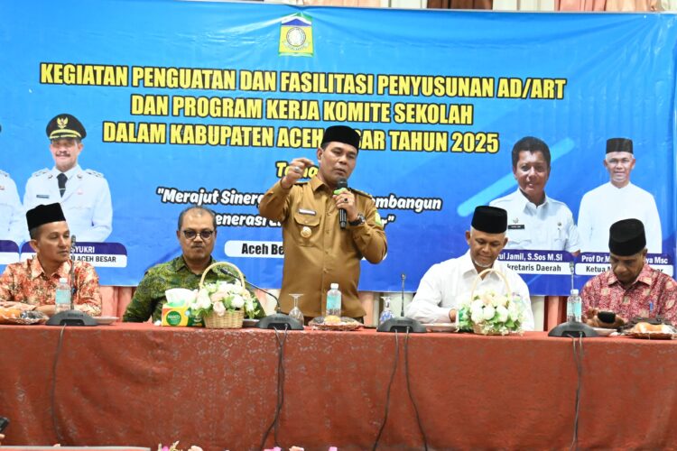 Bupati Aceh Besar H Syech Muharram Idris memberi sambutan dan sekaligus membuka Kegiatan Panguatan dan Fasilitasi Penyusunan ADART dan Program Kerja Komite Sekolah Kabupaten Aceh Besat Tahun 2025 di Gedung Dekranasda Gampong Gani Kexamatan Ingin Jaya Aceh Besar Senin 21072025 FOTOMC ACEH BESAR KETIKKABARcom Bupati Aceh Besar H Syech Muharram Idris memberi sambutan dan sekaligus membuka Kegiatan Panguatan dan Fasilitasi Penyusunan ADART dan Program Kerja Komite Sekolah Kabupaten Aceh Besat Tahun 2025 di Gedung Dekranasda Gampong Gani Kexamatan Ingin Jaya Aceh Besar Senin 21072025 FOTOMC ACEH BESAR