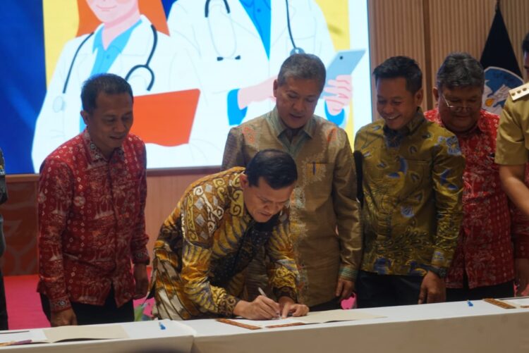 Wakil Gubernur Aceh Fadhlullah saat mendampingi Rektor USK Marwan saat melakukan penandatanganan kerjasama antara kemenristek dan pemerintah daerah di Kemenristek Senayan Jakarta Pusat Selasa 22 Juli 2025 Foto Humas BPPA