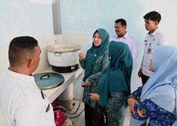Ketua TP PKK Aceh Besar Hj Rita Mayasari meninjau klinik dapur dan wisma para anak binaan Lapas Anak Gampong Bineh Blang Kecamatan Ingin Jaya Aceh Besar Rabu 23072025 FOTOMC ACEH BESAR KETIKKABARcom Ketua TP PKK Aceh Besar Hj Rita Mayasari meninjau klinik dapur dan wisma para anak binaan Lapas Anak Gampong Bineh Blang Kecamatan Ingin Jaya Aceh Besar Rabu 23072025 FOTOMC ACEH BESAR