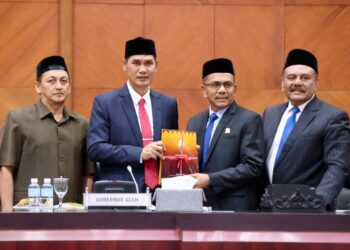 Plt Sekda Aceh, M. Nasir S.IP, MPA, menghadiri dan menyampaikan Rancangan Qanun Aceh tentang RPJMA tahun 2025-2029, serta Penyampaian Pendapat Banggar DPRA tentang Rancangan Qanun Aceh tentang Pertanggungjawaban Pelaksanaan APBA tahun anggaran 2024, di Gedung Utama DPRA, 30/7/2025