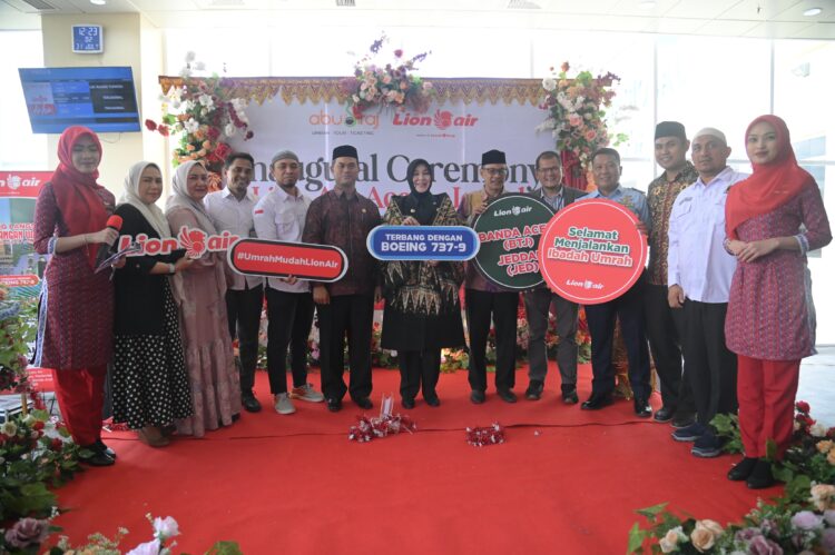 Staf Ahli Bupati Aceh Besar Adi Dharma SPd MPd menghadiri Integral Ceremony Lion Air AcehJeddah dan pelepasan perdana Jamaah Umrah rute Banda AcehJeddah di Bandara Internasional Sultan Iskandar Muda SIM Kamis 31072025 FOTOMC ACEH BESAR KETIKKABARcom Staf Ahli Bupati Aceh Besar Adi Dharma SPd MPd menghadiri Integral Ceremony Lion Air Aceh Jeddah dan pelepasan perdana Jamaah Umrah rute Banda Aceh Jeddah di Bandara Internasional Sultan Iskandar Muda SIM Kamis 31072025 FOTOMC ACEH BESAR