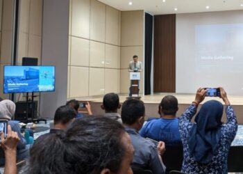 Regional CEO BSI Aceh, Imsak Ramadhan,menyampaikan sambutan pada kegiatan Media Gathering BSI bersama insan pers di Gedung Landmark BSI Aceh, Jumat (1/8/2025) sore. [Mirza/ketikkabar.com]