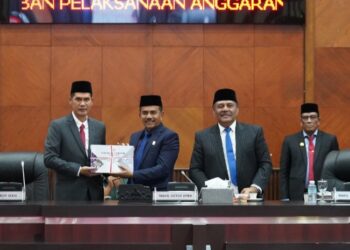 Dewan Perwakilan Rakyat Aceh (DPRA) menggelar Rapat Paripurna penyampaian Rancangan Qanun Aceh (Raqan) tentang Pertanggungjawaban Pelaksanaan APBA Tahun Anggaran 2024 di ruang utama DPRA, Selasa (24/6/2025). FOTO/HumasDPRA
