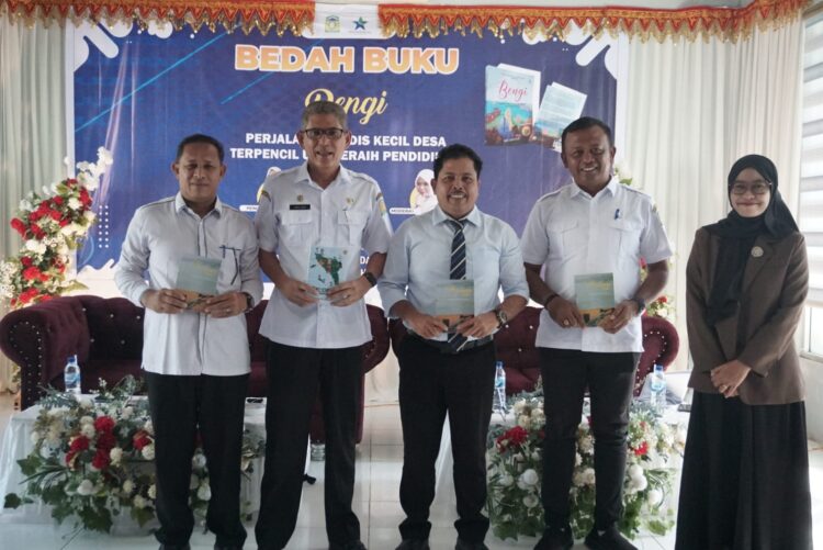 Asisten III Bidang Administrasi Umum Jamaluddin SSos MM foto bersama pada kegiatan Bedah Buku Koleksi Perpustakaan Daerah di Dinas Perpustakaan dan Kearsipan di Kota Jantho Rabu 06082025 FOTOMC ACEH BESAR KETIKKABARcom Asisten III Bidang Administrasi Umum Jamaluddin SSos MM foto bersama pada kegiatan Bedah Buku Koleksi Perpustakaan Daerah di Dinas Perpustakaan dan Kearsipan di Kota Jantho Rabu 06082025 FOTOMC ACEH BESAR