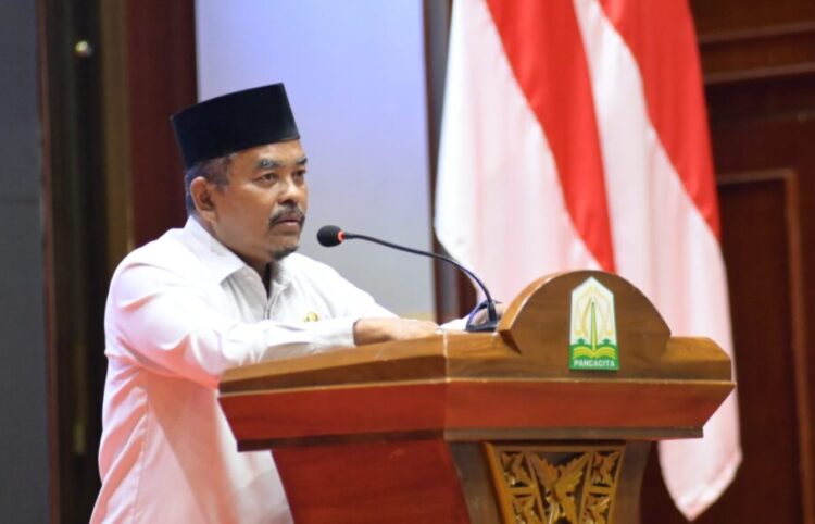 Asisten II Sekda Aceh Besar M Ali SSos MSi menyampaikan sambutannya saat menghadiri pelantikan Satgassus Swasembada Pangan tingkat kecamatan seKabupaten Aceh Besar di Anjong Mon Mata Pendopo Gubernur Aceh Kota Banda Aceh Rabu 682025 FOTO MC ACEH BESAR KETIKKABARcom Asisten II Sekda Aceh Besar M Ali SSos MSi menyampaikan sambutannya saat menghadiri pelantikan Satgassus Swasembada Pangan tingkat kecamatan se Kabupaten Aceh Besar di Anjong Mon Mata Pendopo Gubernur Aceh Kota Banda Aceh Rabu 682025 FOTO MC ACEH BESAR