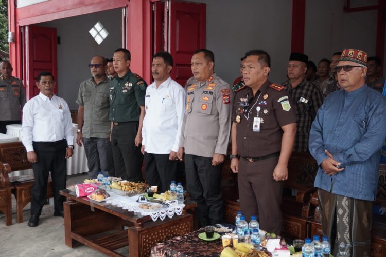 Wakil Bupati Aceh Besar Drs Syukri A Jalil bersama unsur Forkopimda Aceh Besar mengikuti Peresmian 8 Satuan Pelayanan Pemenuhan Gizi SPPG operasional dan Groundbreaking 205 Unit SPPG Polri serentak secara virtual dari Gampong Suka Mulia Saree Lembah Seulawah Rabu 682025 FOTOMC ACEH BESAR KETIKKABARcom Wakil Bupati Aceh Besar Drs Syukri A Jalil bersama unsur Forkopimda Aceh Besar mengikuti Peresmian 8 Satuan Pelayanan Pemenuhan Gizi SPPG operasional dan Groundbreaking 205 Unit SPPG Polri serentak secara virtual dari Gampong Suka Mulia Saree Lembah Seulawah Rabu 682025 FOTOMC ACEH BESAR