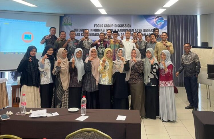 Foto bersama pada pelaksanaan FGD PPID yang digelar Diskominsa Aceh di Hotel The Pade Aceh Besar Kamis 782025 FOTO MC ACEH BESAR