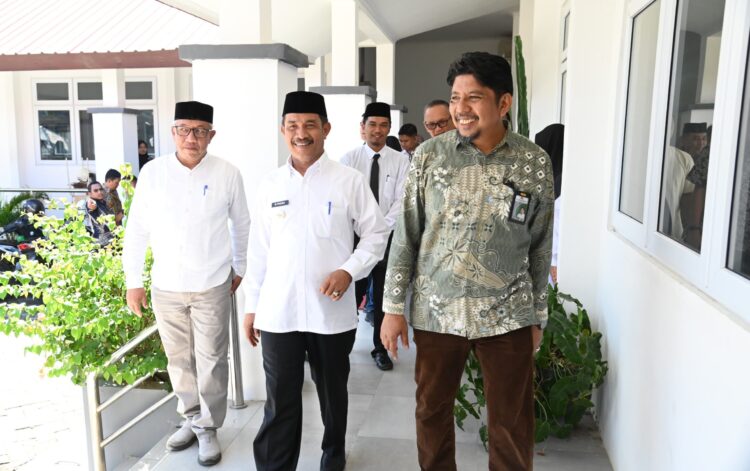 Wakil Bupati Aceh Besar Syukri A Jalil meninjau Sekolah Menengah Rakyat Aceh SMRA 1 Aceh Besar di Darussaadah Darul Imarah Jumat 08082025 FOTOMC ACEH BESAR KETIKKABARcom Wakil Bupati Aceh Besar Syukri A Jalil meninjau Sekolah Menengah Rakyat Aceh SMRA 1 Aceh Besar di Darussaadah Darul Imarah Jumat 08082025 FOTOMC ACEH BESAR