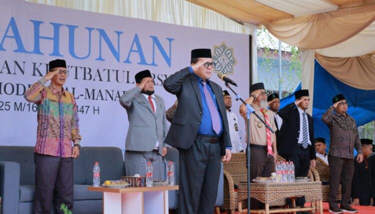 Staf Ahli Bupati Aceh Besar Adi Darma SPd MPd menghadiri apel tahunan Pesantren Modern Al Manar di Kecamatan Krueng Barona Jaya Aceh Besar Minggu 1082025 FOTO MC ACEH BESAR KETIKKABARcom Staf Ahli Bupati Aceh Besar Adi Darma SPd MPd menghadiri apel tahunan Pesantren Modern Al Manar di Kecamatan Krueng Barona Jaya Aceh Besar Minggu 1082025 FOTO MC ACEH BESAR
