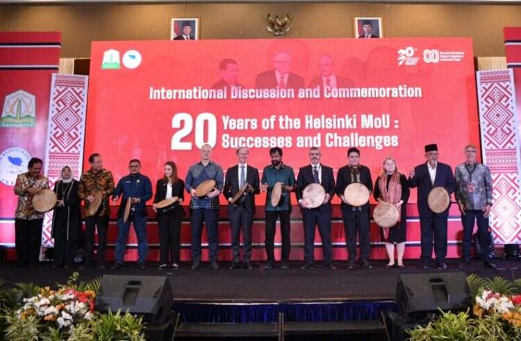 Gubernur Aceh Muzakir Manaf Memberi sambutan sekaligus membuka secara resmi International Discussion and commemoration 20 year of the helsinki MoU di Hermes Palace Kamis 14082025