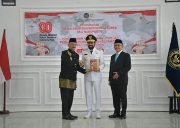 Gubernur Aceh, Muzakir Manaf menyampaikan sambutan sekaligus penyerahan remisi umum dan remisi dasawarsa bagi narapidana dasawarsa anak binaan di Kalapas Klas II A,Banda Aceh, Minggu, 17/08/2025.